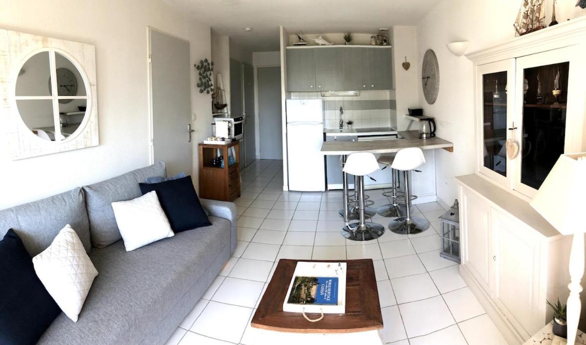 Les Pieds Dans L'eau T2 Avec Vue Et Piscine Appartement *